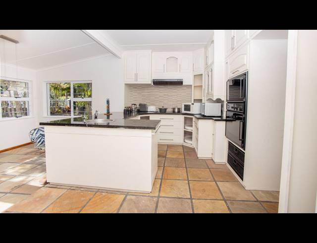 4 BEDROOM HOUSE FOR SALE IN BEACON BAY